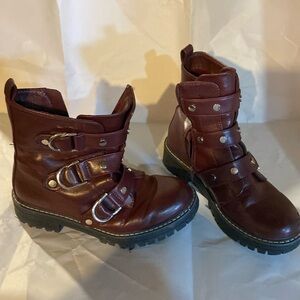 Adorable burgundy ankle boots